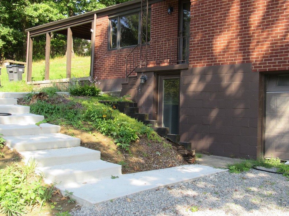 1350 Freeport Rd, Seven Fields, PA 16046