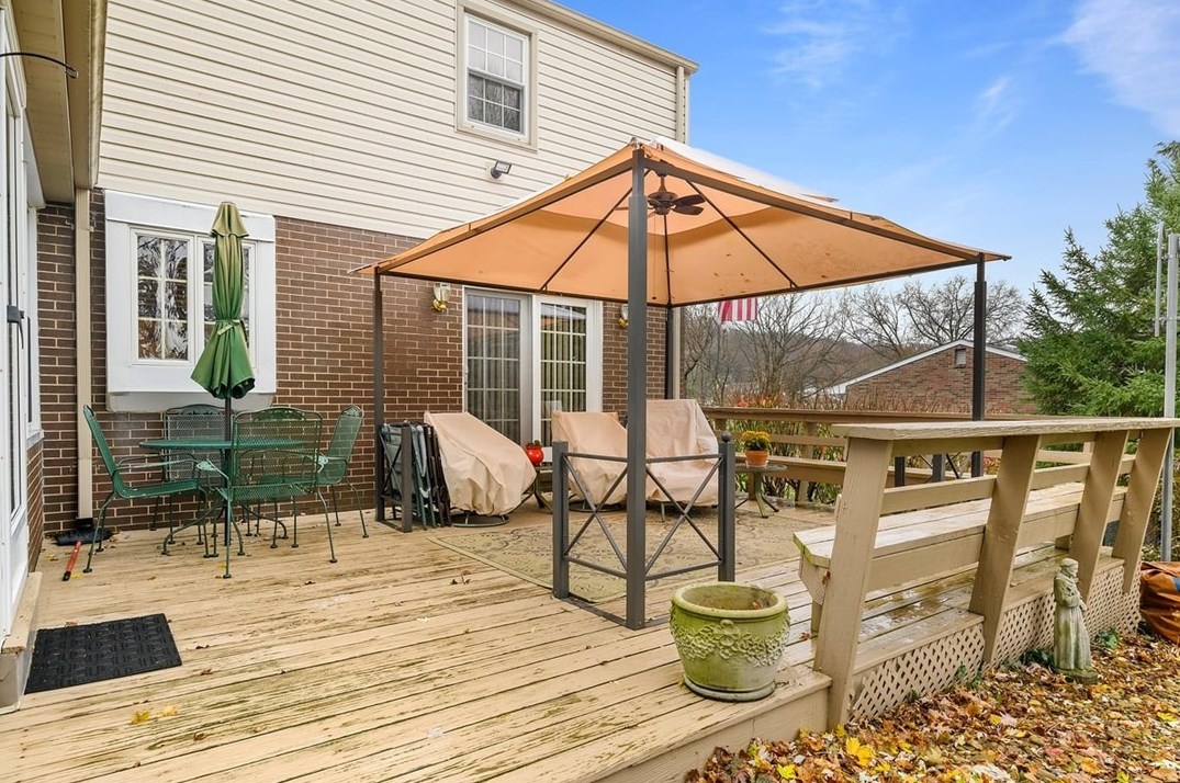 1430 Fernledge Dr, Allison Park PA  15101-4050 exterior