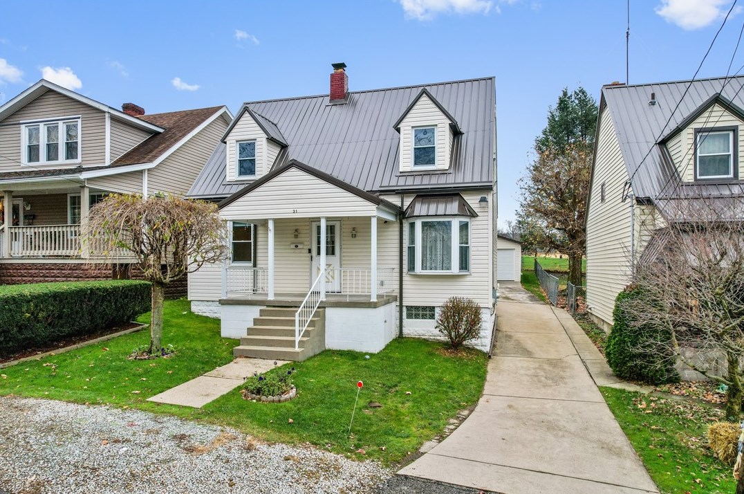 31 Bradbury St, Oliphant Furnace, PA 15401-4904