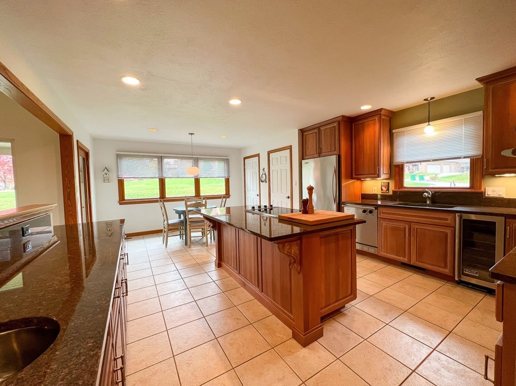 121 Heartland Dr, Butler, PA 16001-2971
