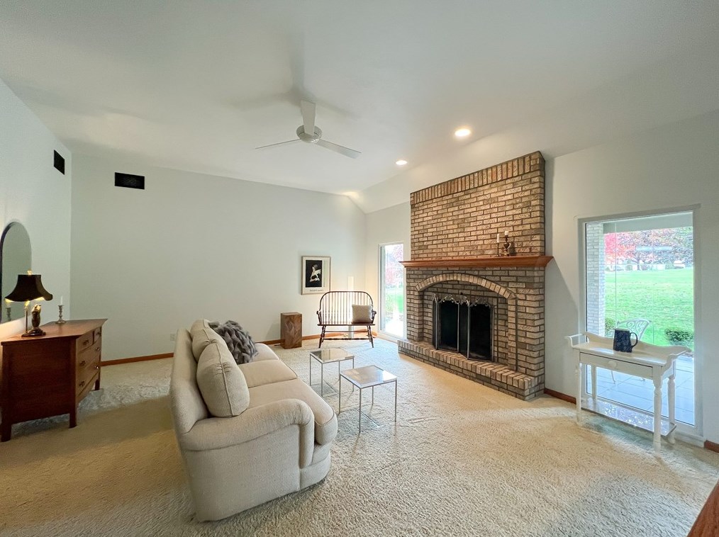 121 Heartland Dr, Butler PA 16001-2968 exterior