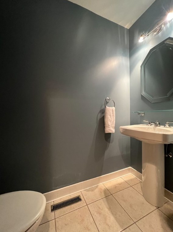 121 Heartland Dr, Butler PA 16001-2968 exterior