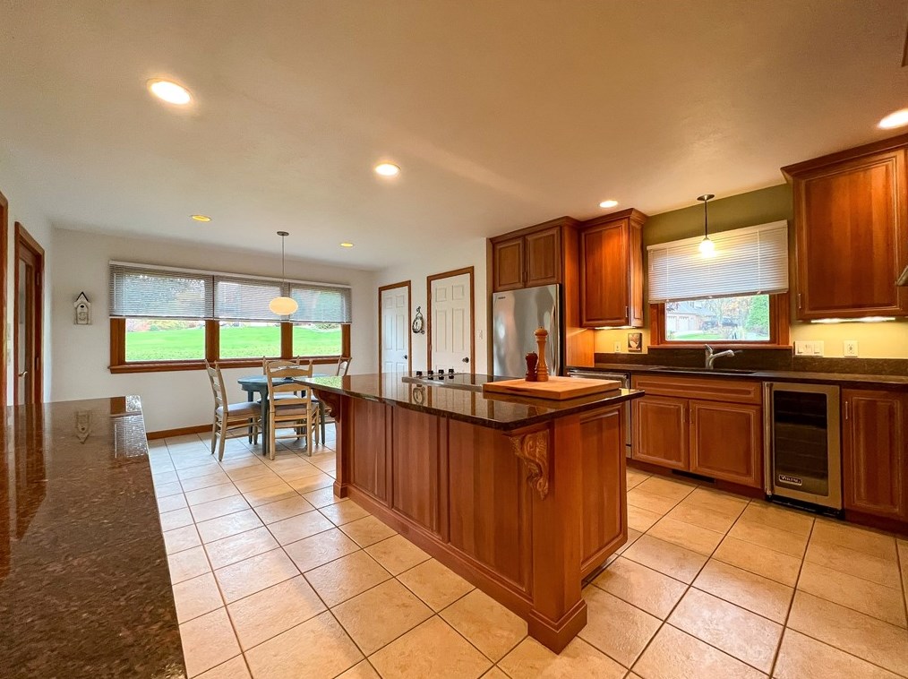 121 Heartland Dr, Butler PA 16001-2968 exterior