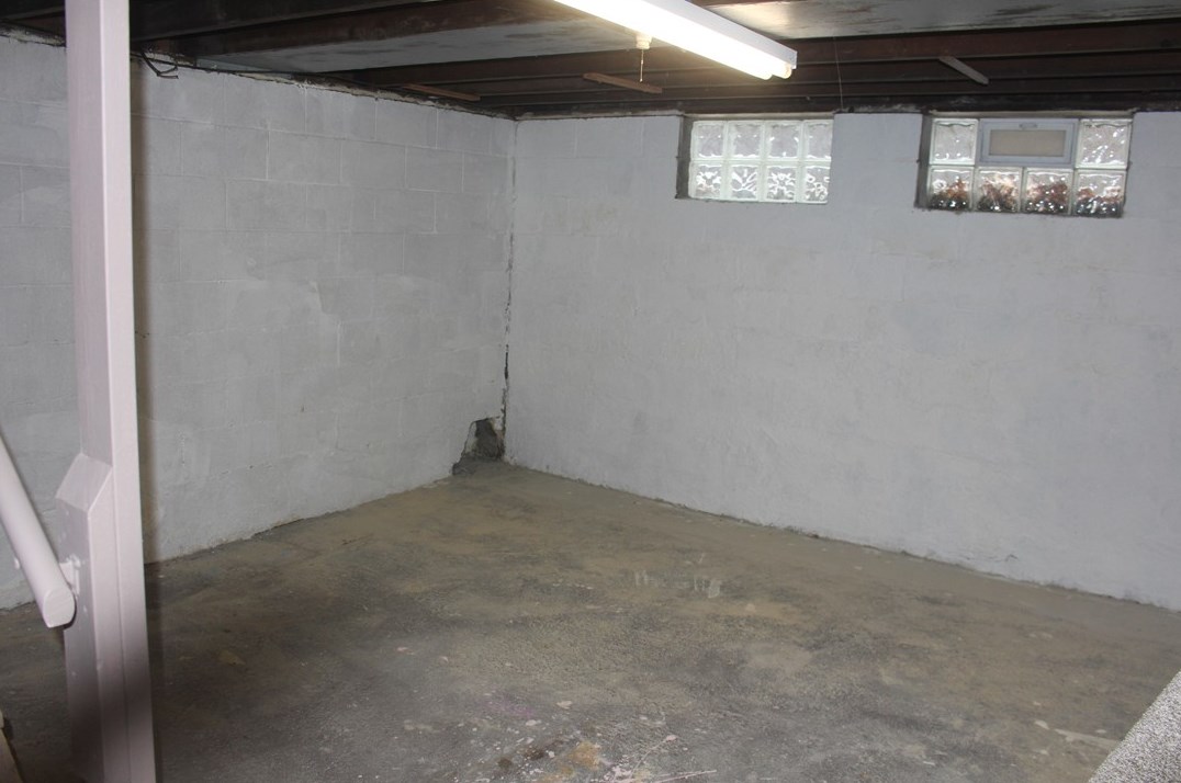 1810 Windover Ave, Ellwood City PA  16117-3445 exterior