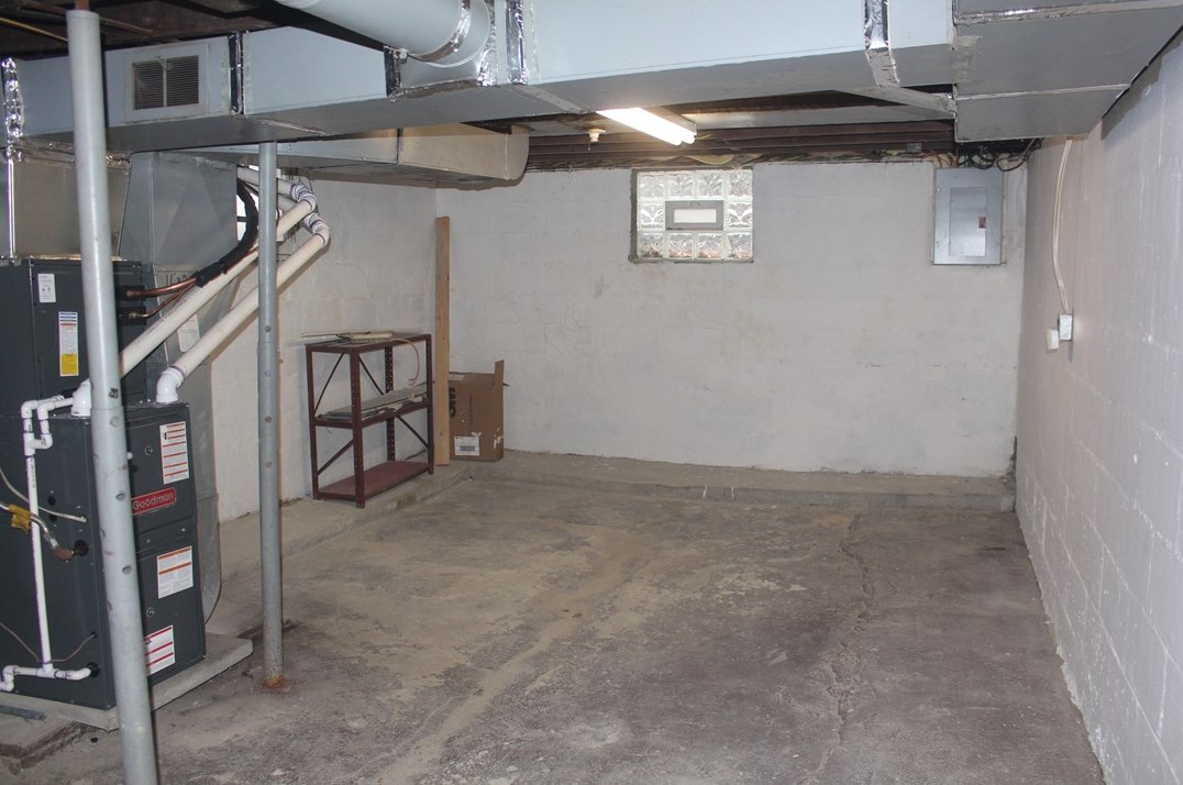 1810 Windover Ave, Ellwood City PA  16117-3445 exterior