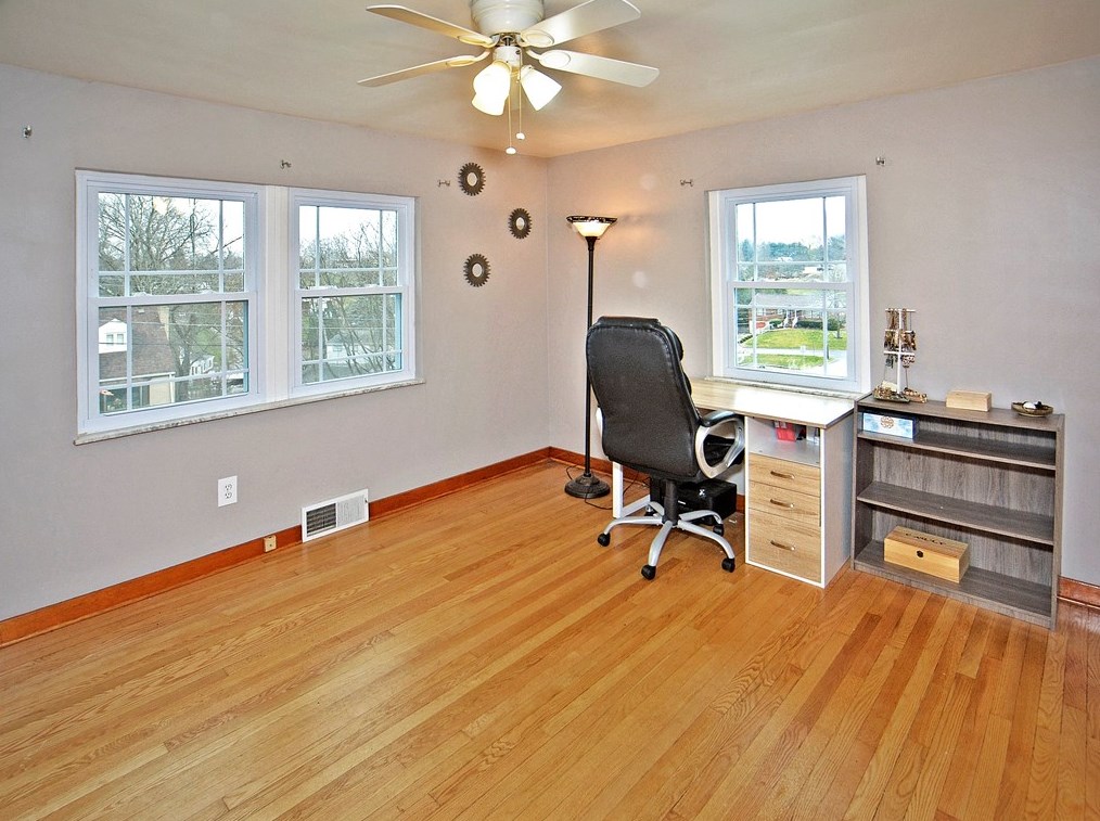 209 Willow Dr, Monroeville PA  15146-4552 exterior