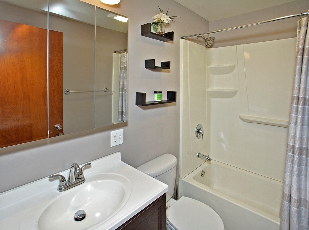 209 Willow Dr, Monroeville PA  15146-4552 exterior