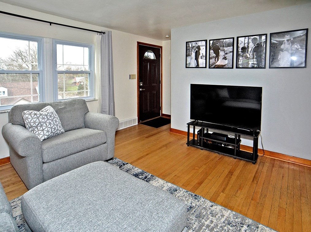 209 Willow Dr, Monroeville PA  15146-4552 exterior