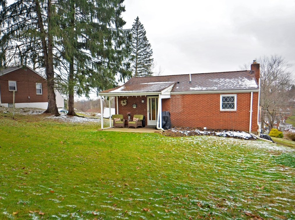 209 Willow Dr, Monroeville PA  15146-4552 exterior