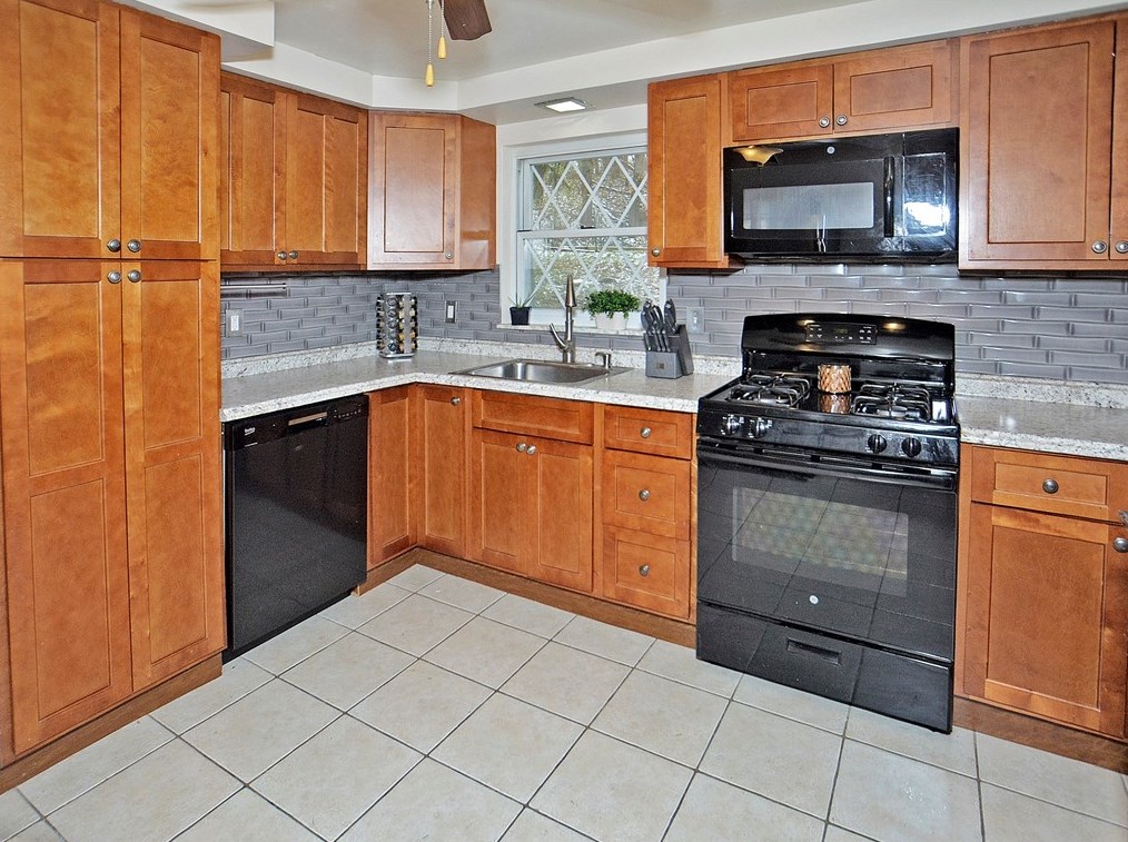 209 Willow Dr, Monroeville, PA 15146