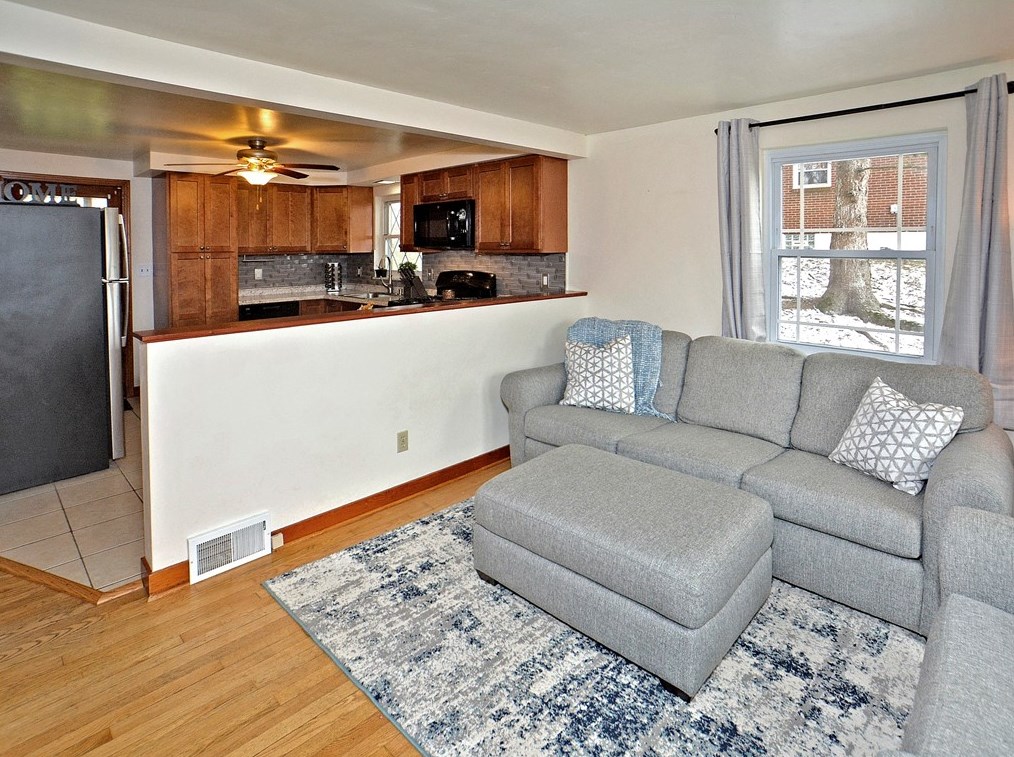 209 Willow Dr, Monroeville PA  15146-4552 exterior