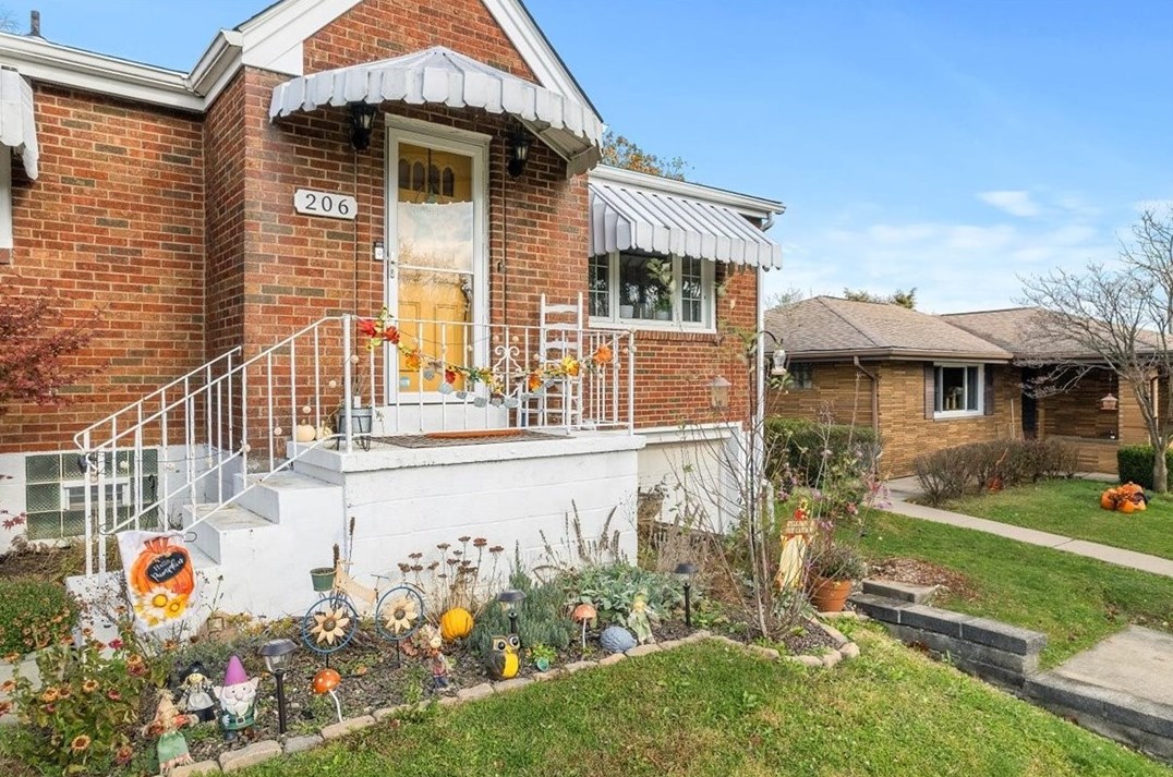 206 Vine St, North Versailles, PA 15137-1949