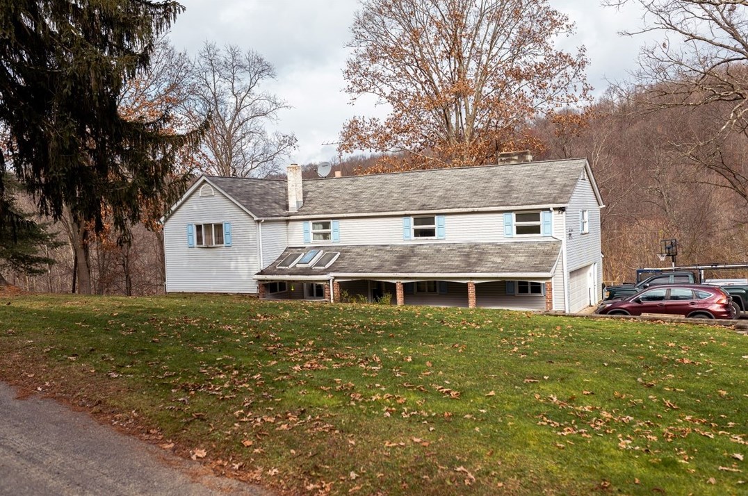 590 Oak Grove Rd, Industry, PA 15052-1322