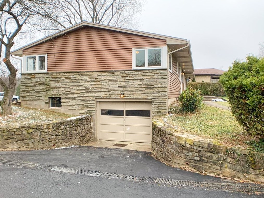 706 Melvin Dr, Greensburg, PA 15601-4627