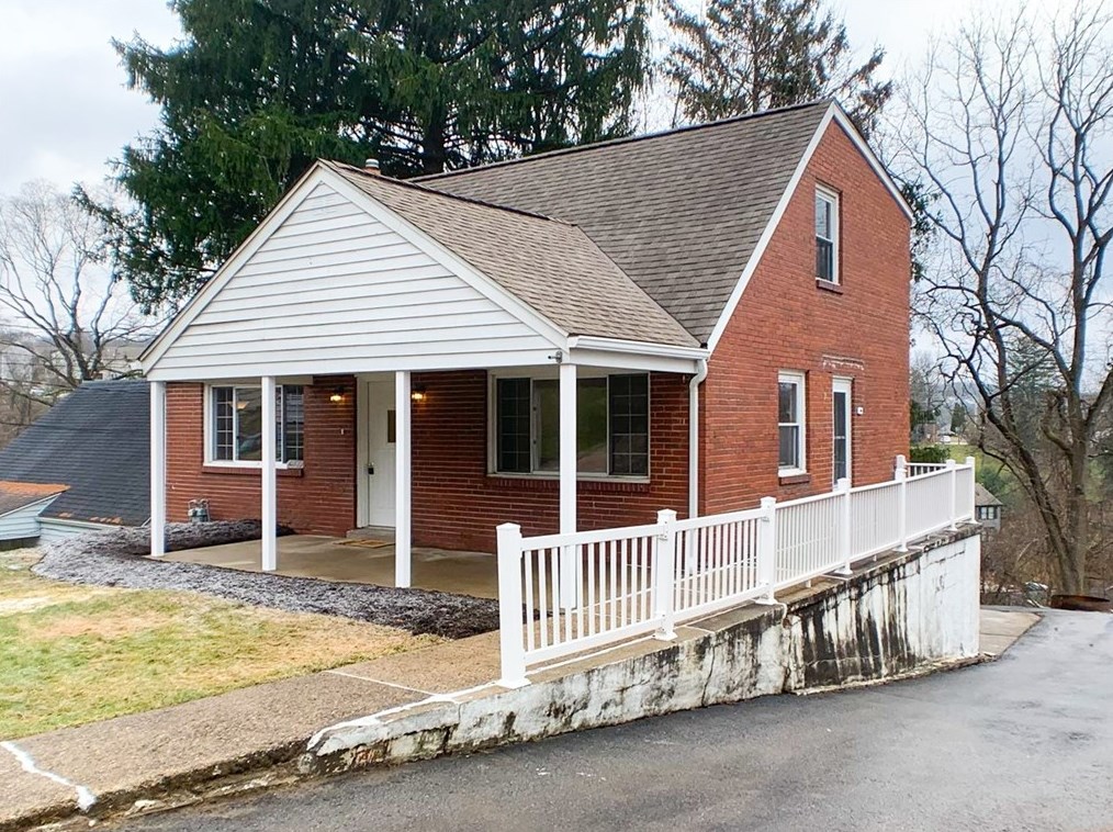 6372 Helen St, Library, PA 15129