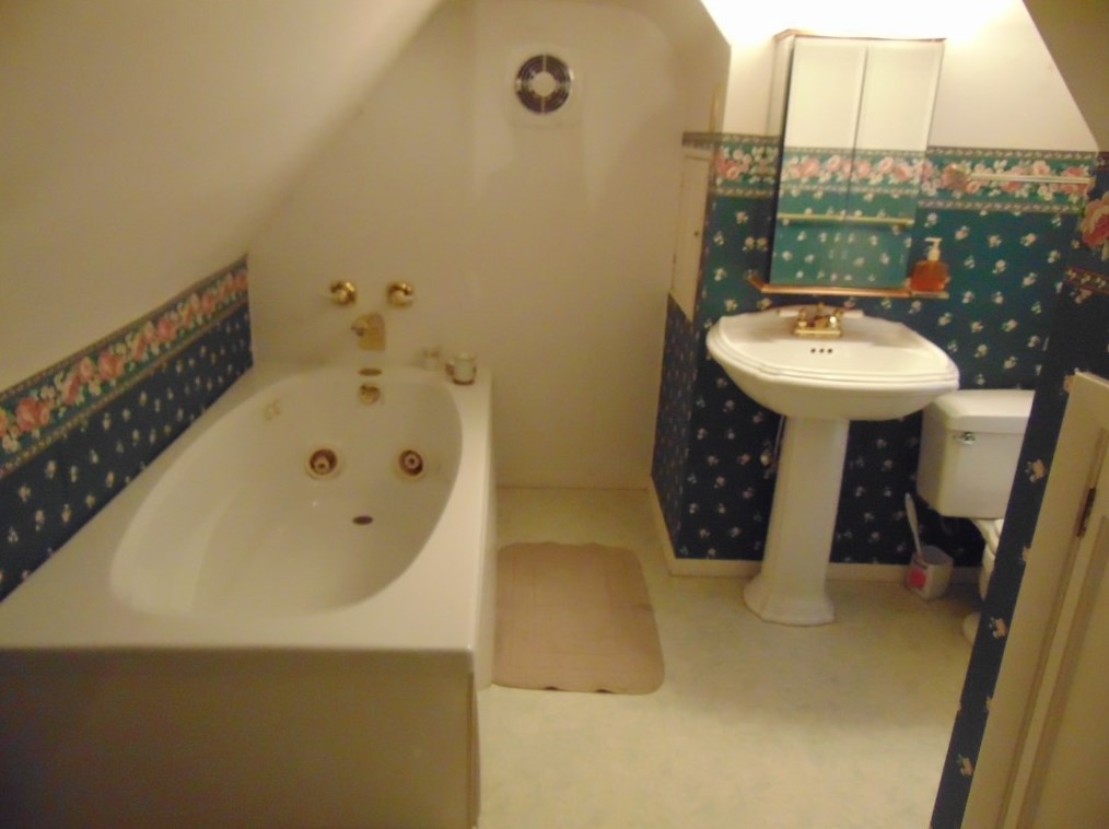141 Hosfelt Rd, Connellsville, PA 15425