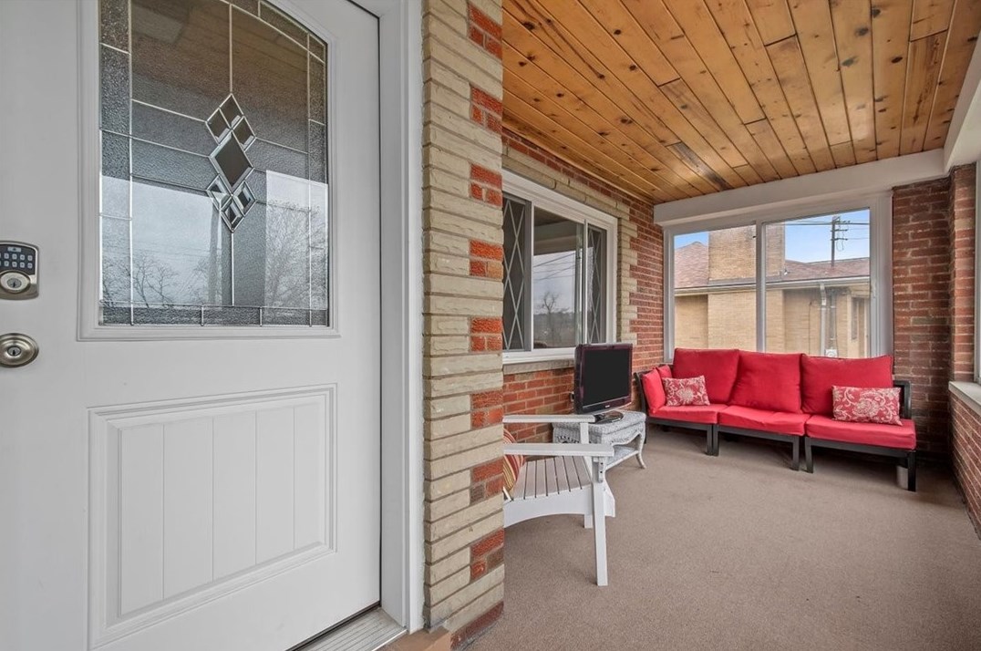 1592 Collier Ave, Collier Township, PA 15106-3944