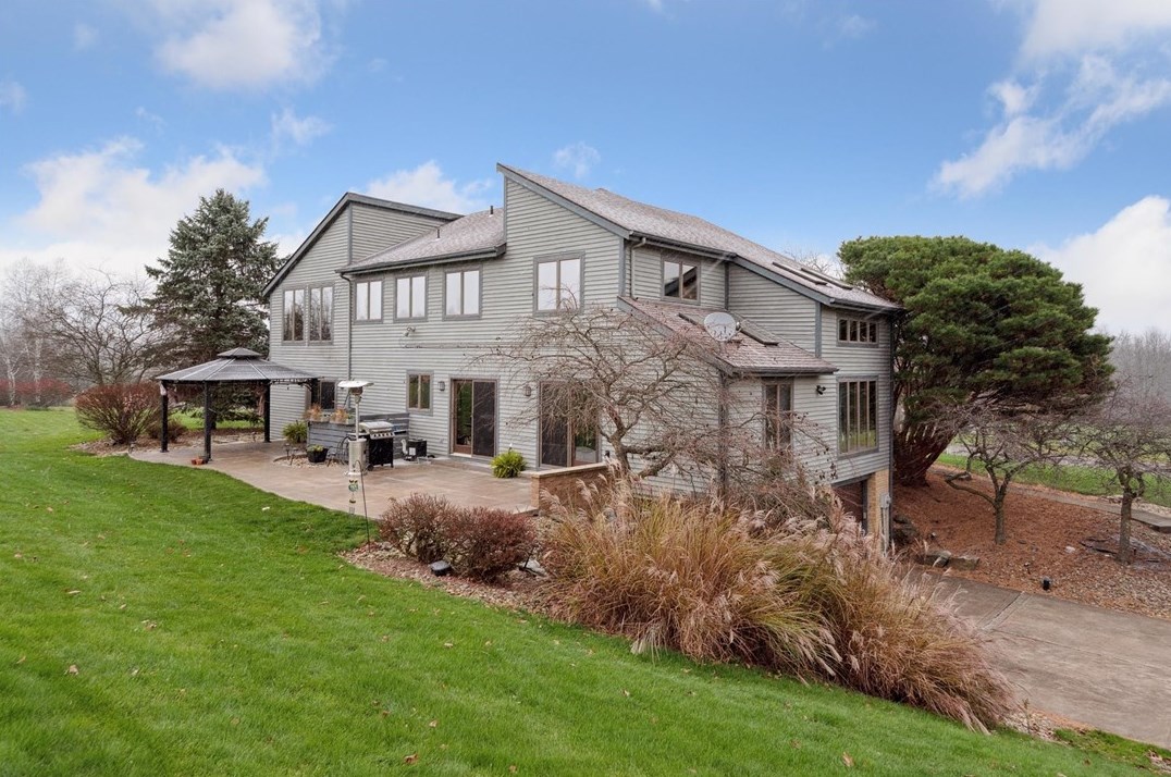 112 Pointe Dr, Valencia, PA 16059-2126