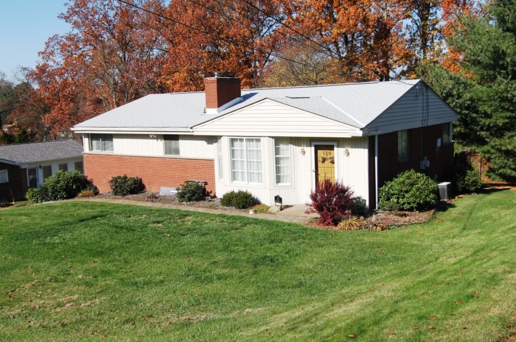 135 Dwellington Dr, Valencia, PA 16059-2521