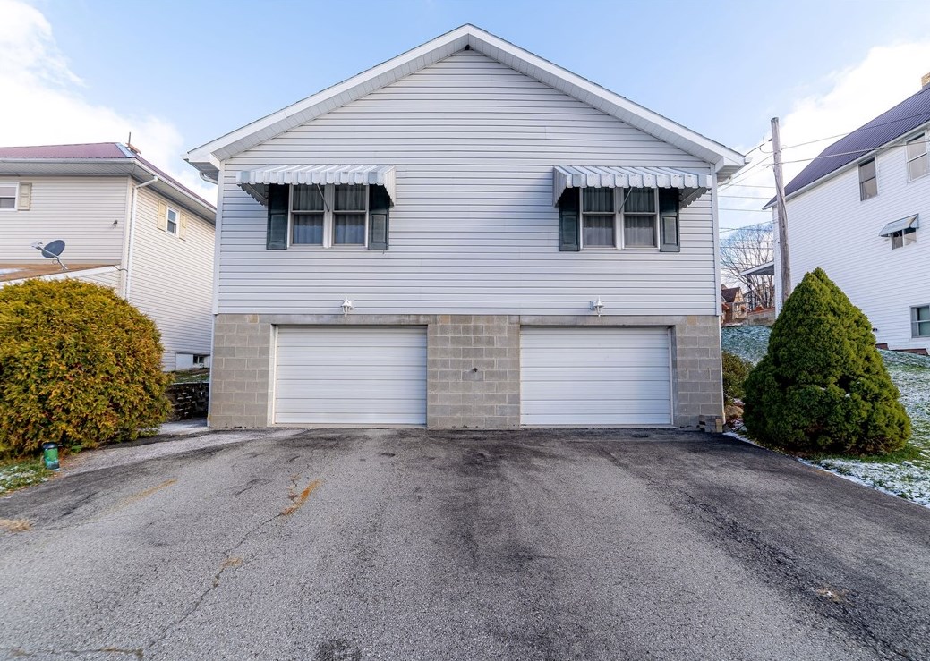 422 Main St, Rural Valley, PA 16249-4508