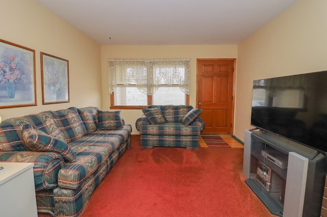 255 Sylvia Dr, Beaver Falls, PA 15010