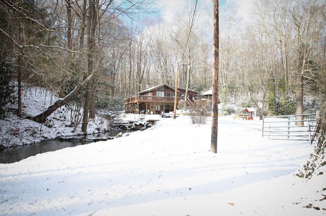 216 Hawkins Hollow Rd, Connellsville, PA 15425