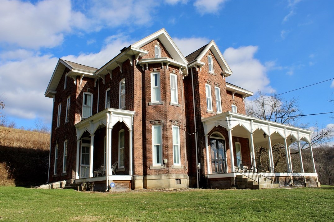 787 Slippery Rock Rd, Chicora, PA 16025-3921