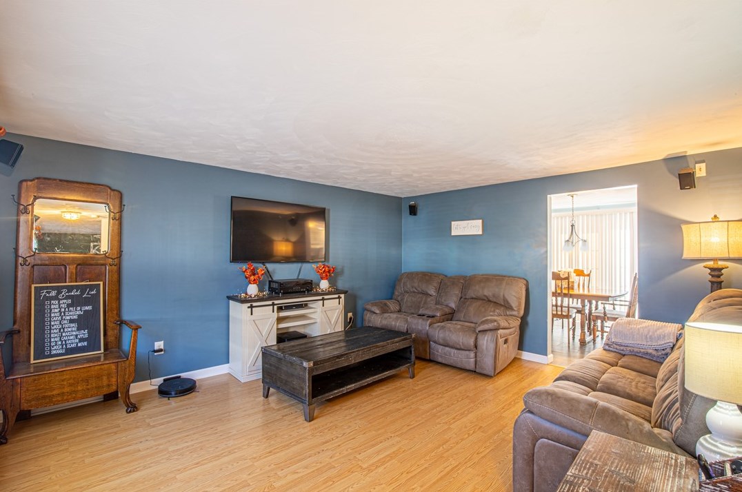 195 Carnation St, Oliphant Furnace, PA 15401-4032