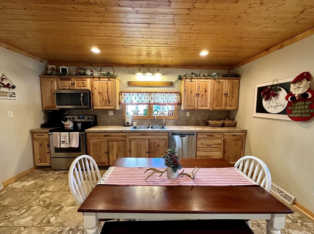 4165 Main St, Stahlstown, PA 15687