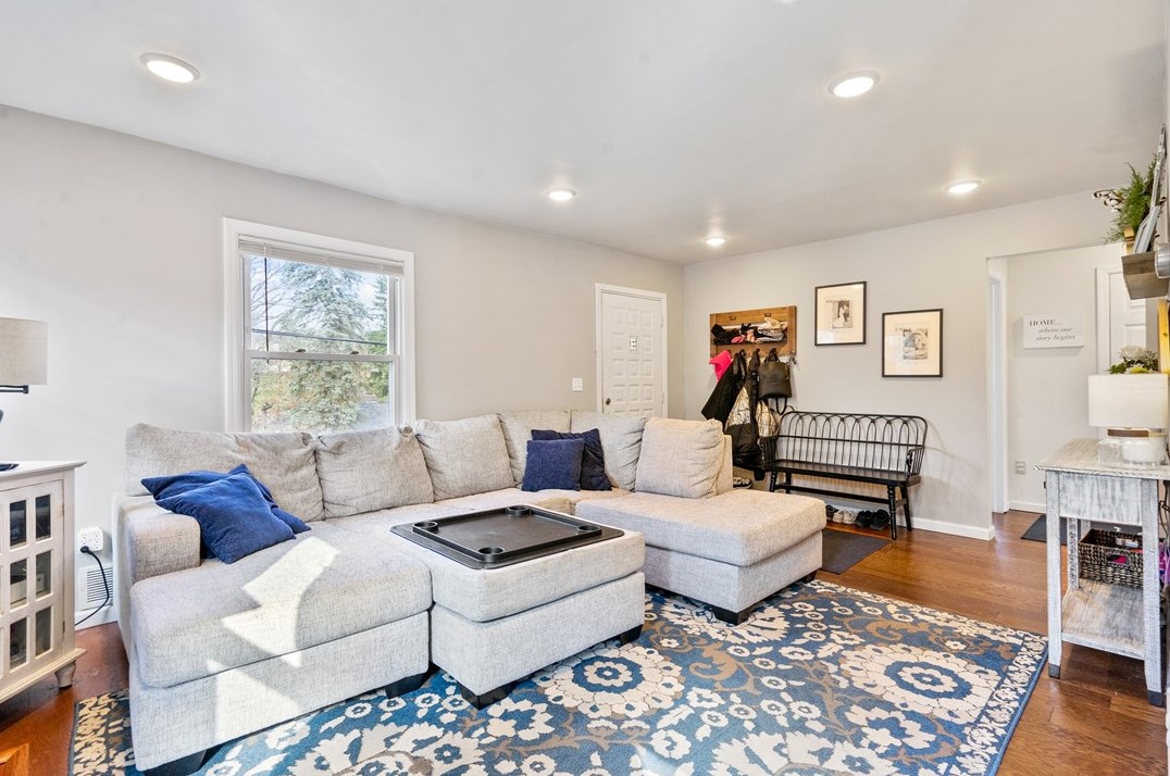 2321 Milford Dr, Bethel Park, PA 15102-2113