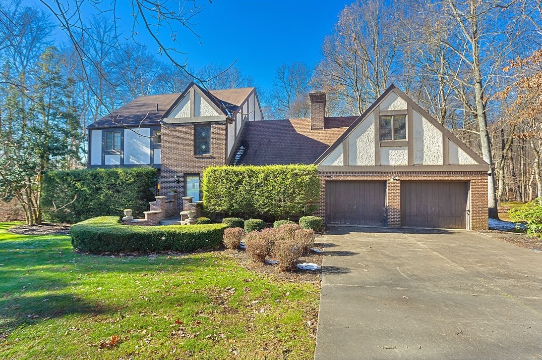 1417 Breakneck Rd, Connellsville, PA 15425