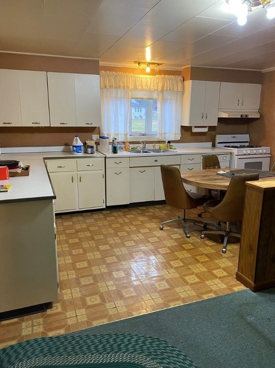 160 Millers Ln, New Kensington, PA 15068