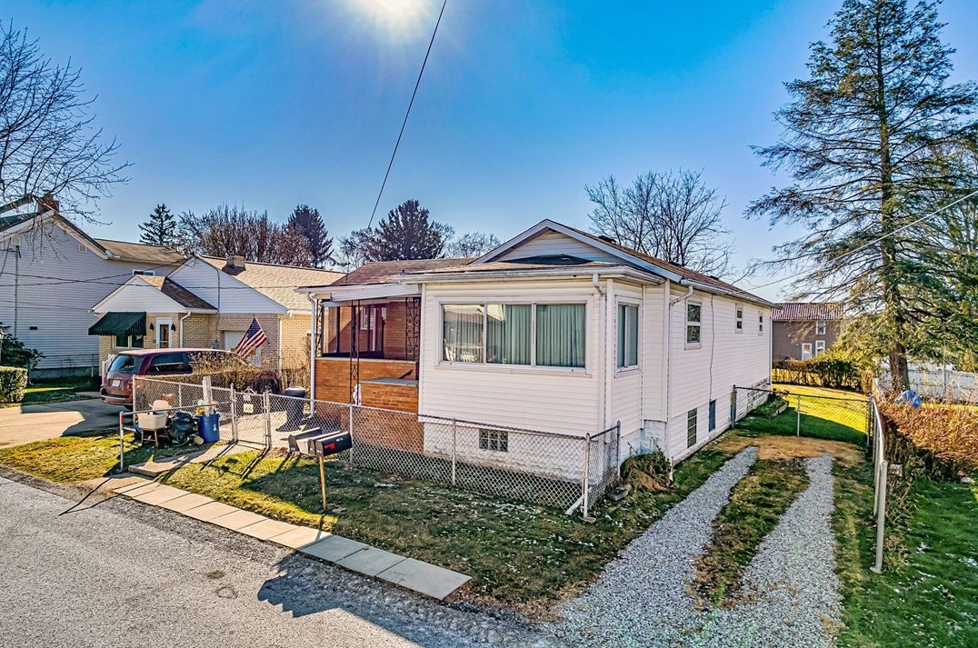 416 Juniper St, Greensburg, PA 15601-5220