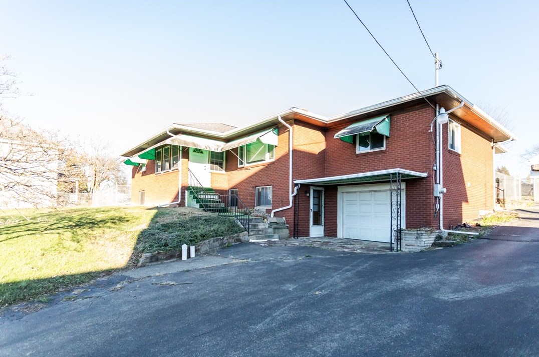 336 Gallatin Ave, Oliphant Furnace, PA 15401-2368