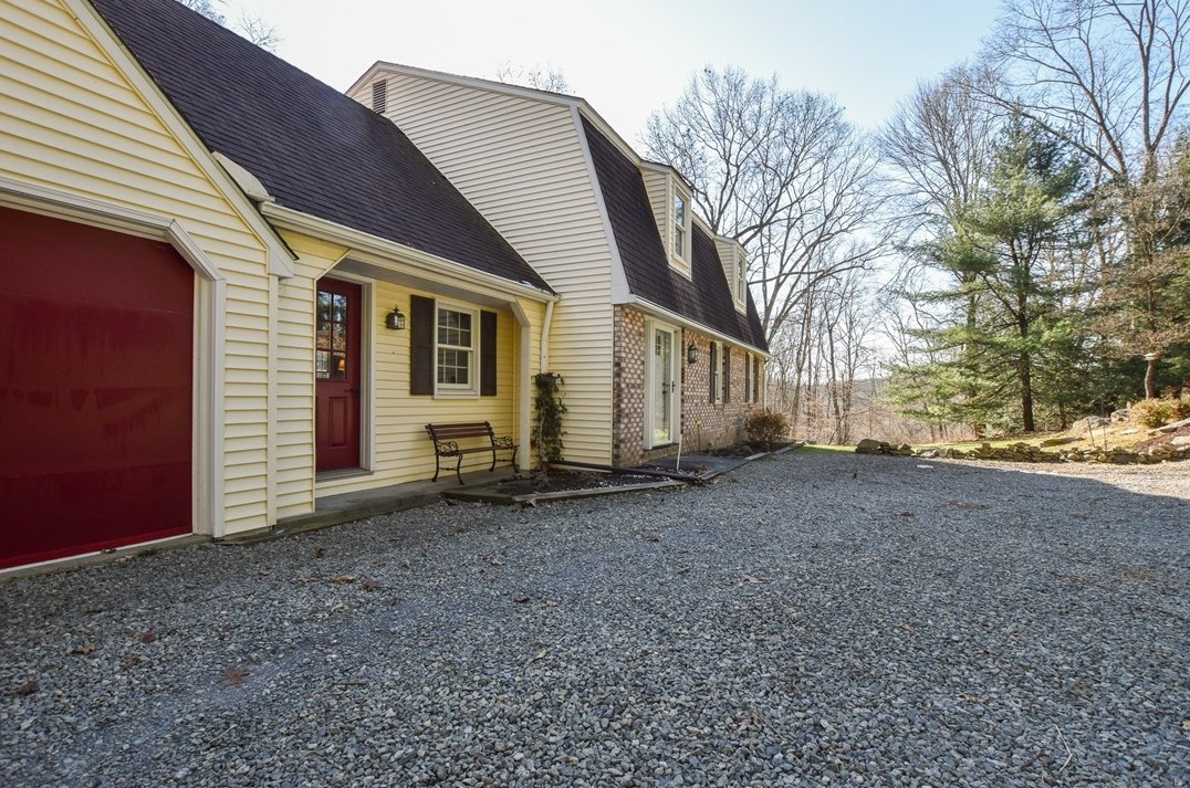 273 Rockdale Rd, Butler, PA 16002