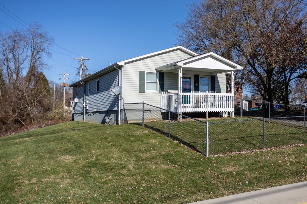 1385 Jefferson Rd, Jefferson, PA 15344-4195