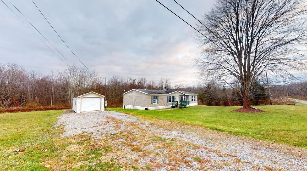 621 Muddy Creek Dr, Slippery Rock, PA 16057
