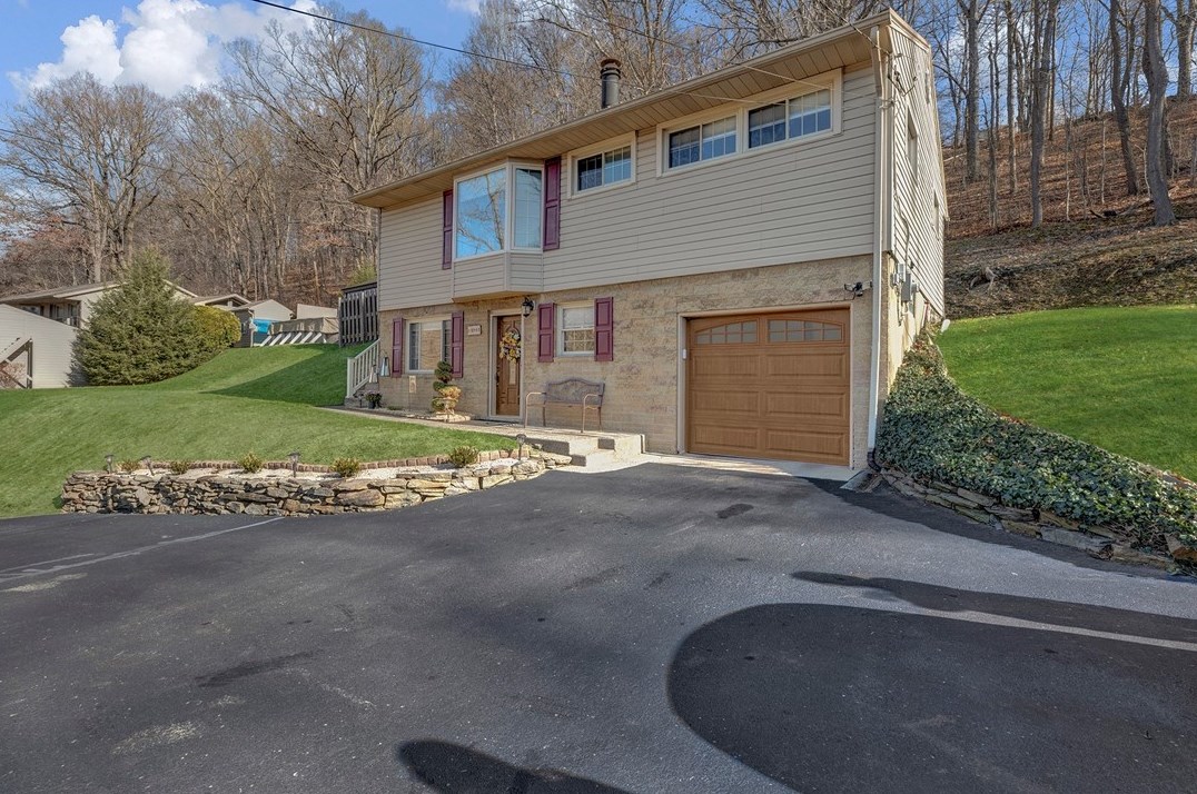 2991 Pine Grove Rd, Industry, PA 15052-1301