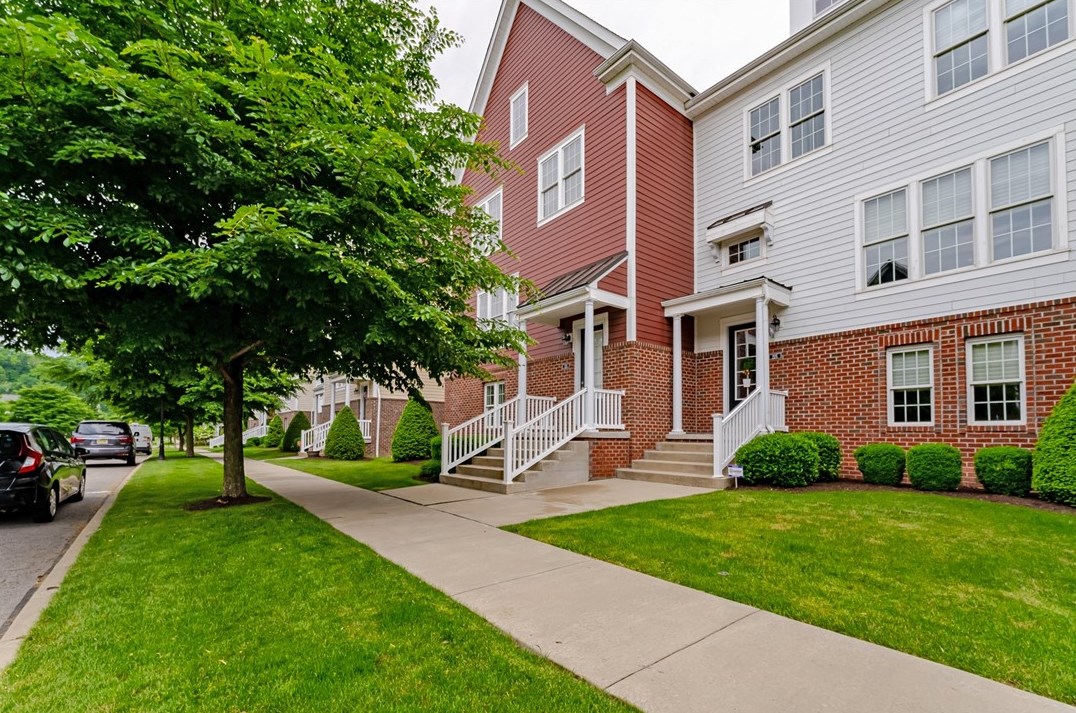221 College Ave, Oakmont, PA 15139