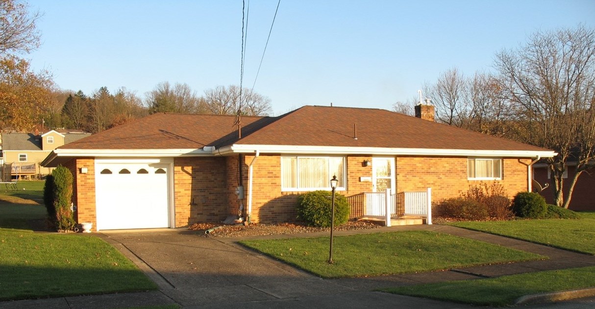1105 Chestnut St, Connellsville, PA 15425
