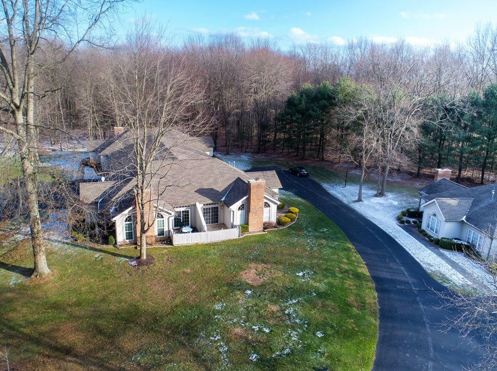 40 Stone Ridge Blvd, Hermitage, PA 16148