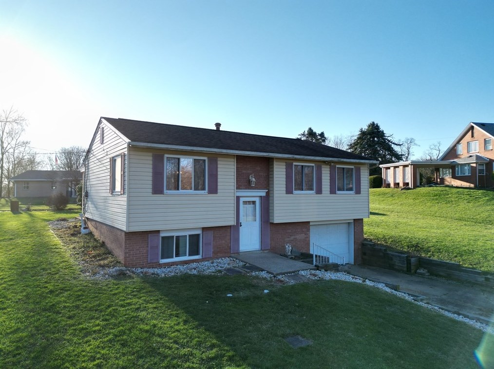 104 Boyanna Dr, Industry, PA 15052-1742