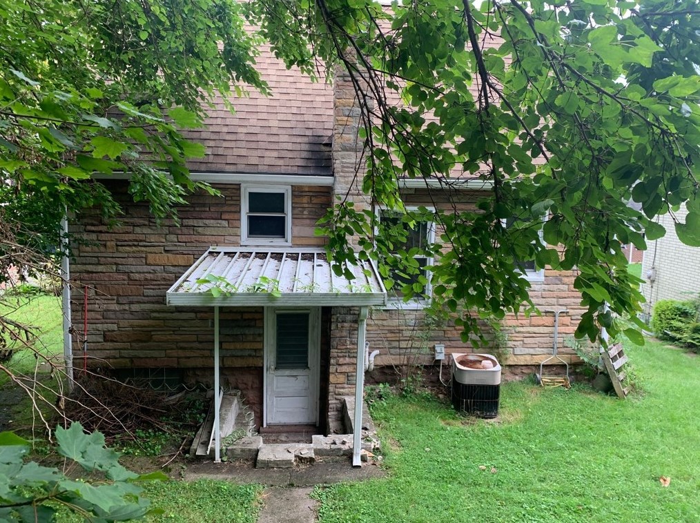 110 James St, North Versailles, PA 15137-2022