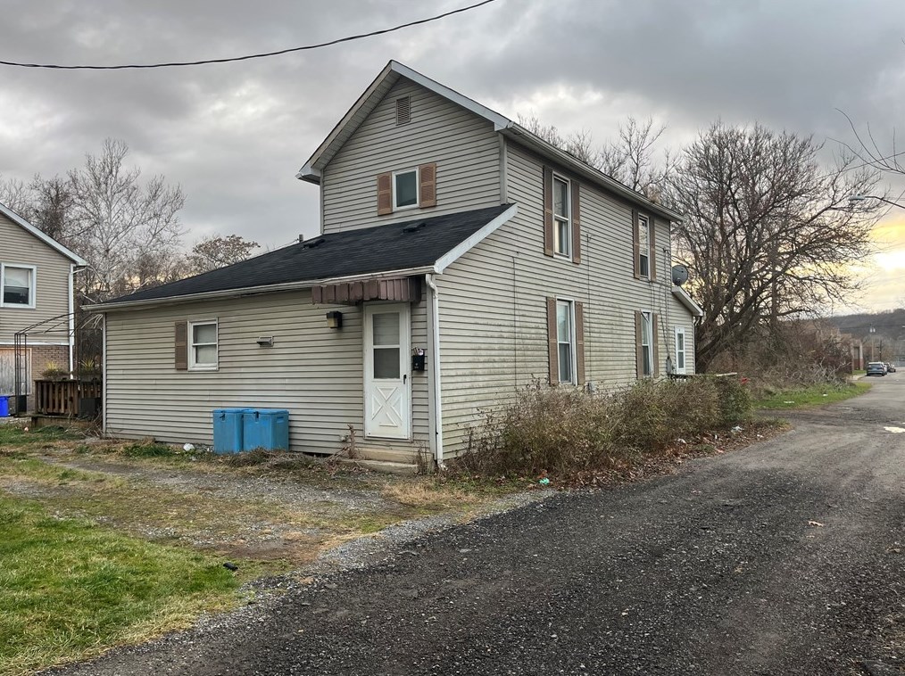 1313 Howard Way, New Castle, PA 16101