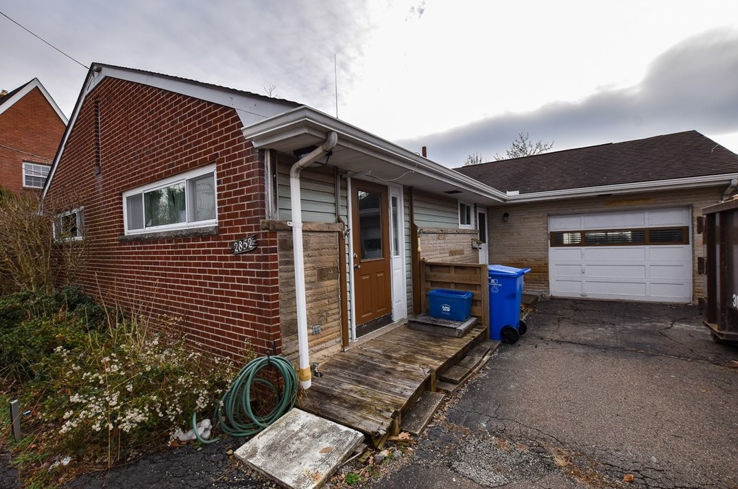 2852 Leechburg Rd, New Kensington, PA 15068