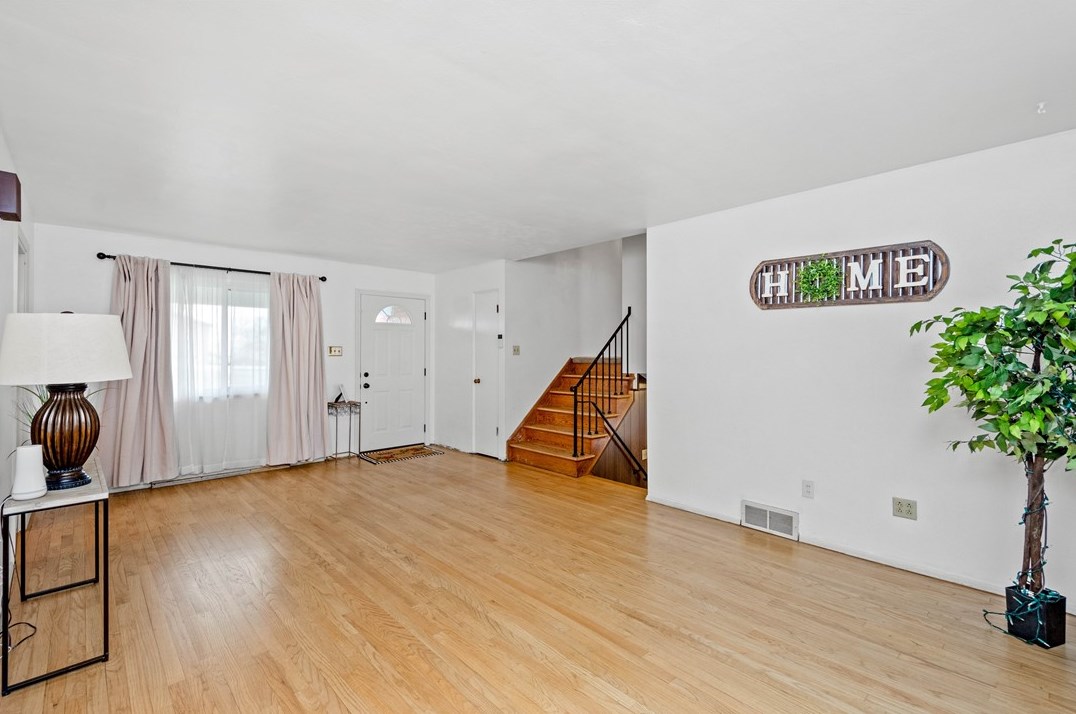 130 Maryland Dr, Collier Township, PA 15106-1320