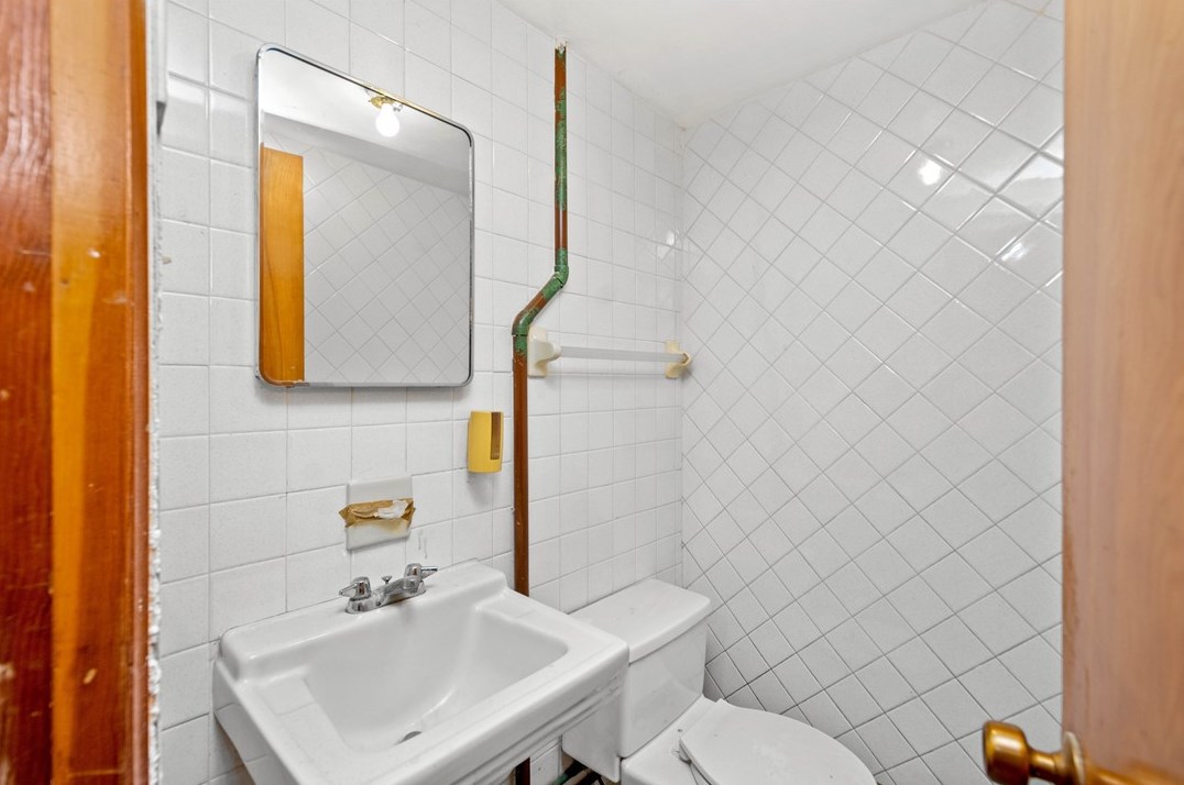 130 Maryland Dr, Collier Township PA  15106-1320 exterior