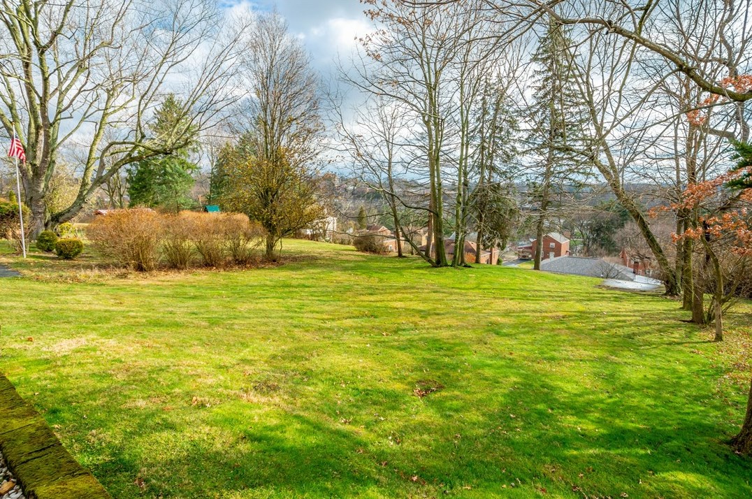 130 Maryland Dr, Collier Township PA  15106-1320 exterior