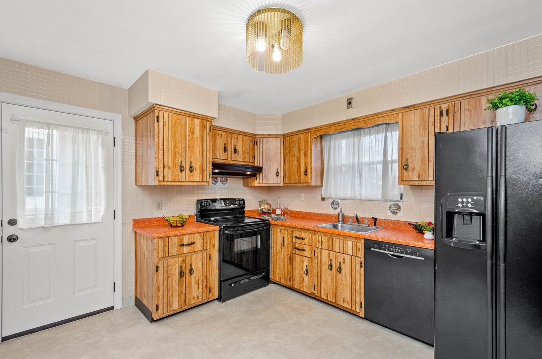 130 Maryland Dr, Collier Township PA  15106-1320 exterior