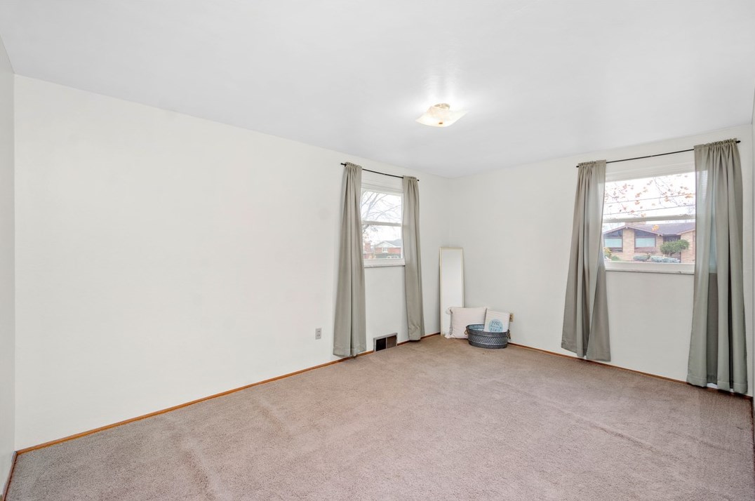 130 Maryland Dr, Collier Township PA  15106-1320 exterior